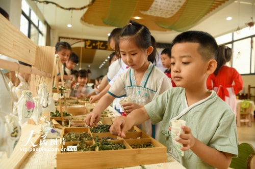 多彩活動迎端午 傳統(tǒng)文化氛圍濃